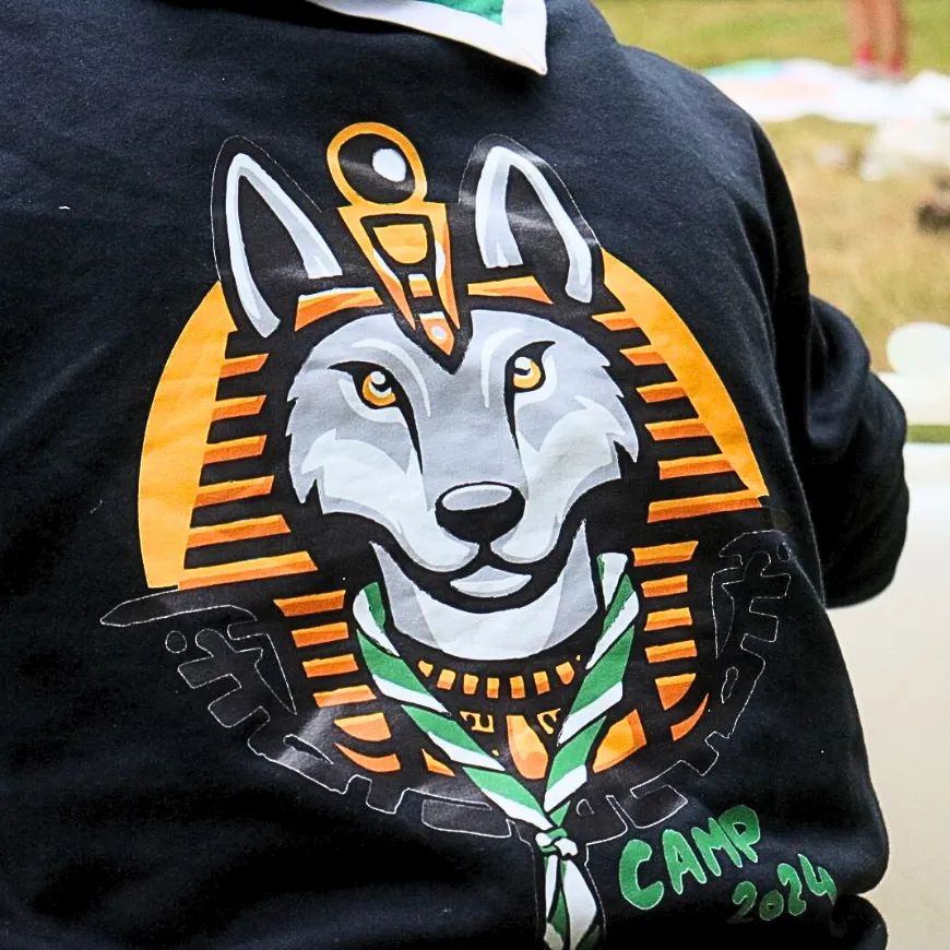 Logo en DTF sur sweat à capuche pour un groupe scout.