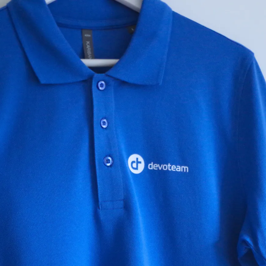 Polo avec sérigraphie 1 couleur pour Devoteam.